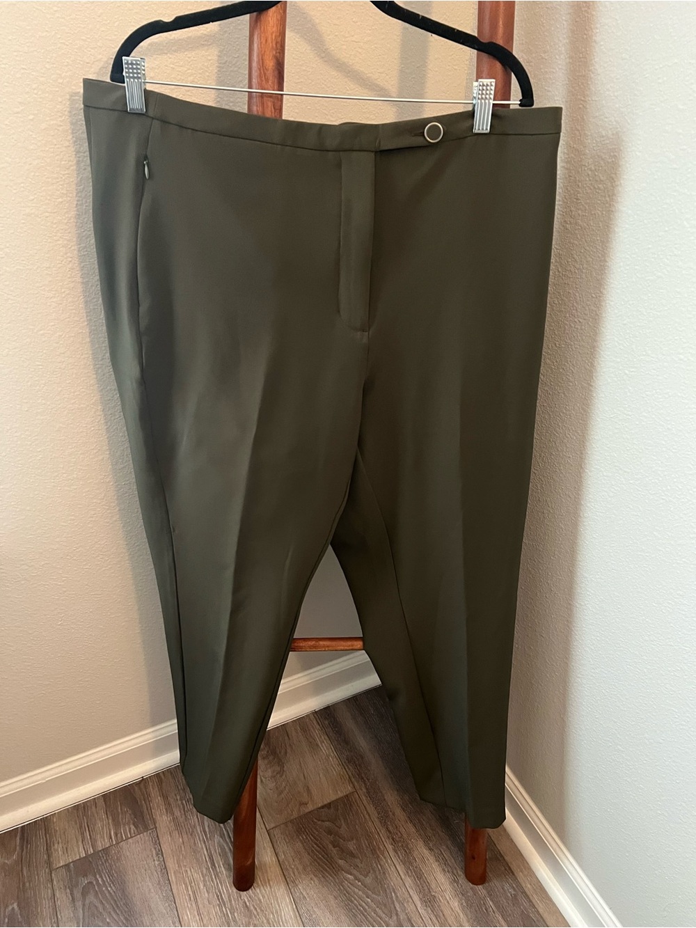 Women's Worthington Slim Leg Size 16W Tailored Dress Pants in Olive Green